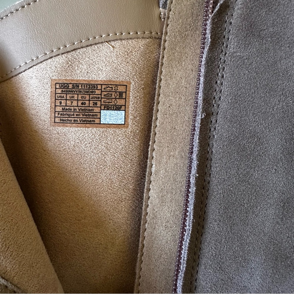Ugg Reeza Boots - Picture 3 of 7
